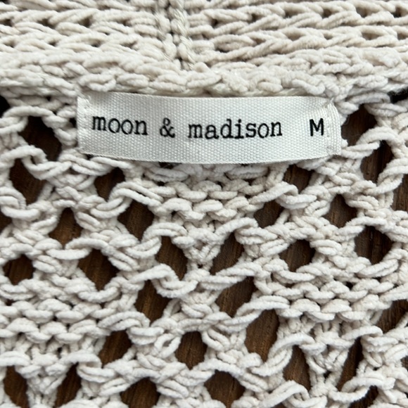 NWOT Knit Sweater Size Medium moon & madison - Picture 3 of 5